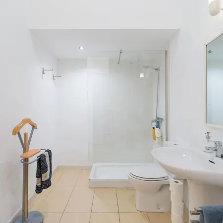 Celia House Apartment *